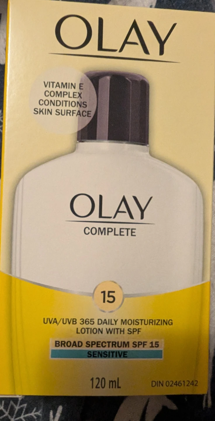 Olay Complete Daily Moisturizing Lotion SPF 15 Sensitive 120 mL