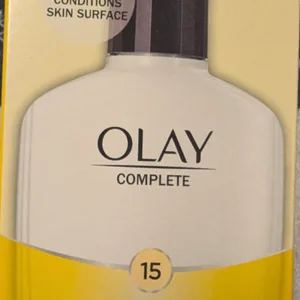 Olay Complete Daily Moisturizing Lotion SPF 15 Sensitive 120 mL
