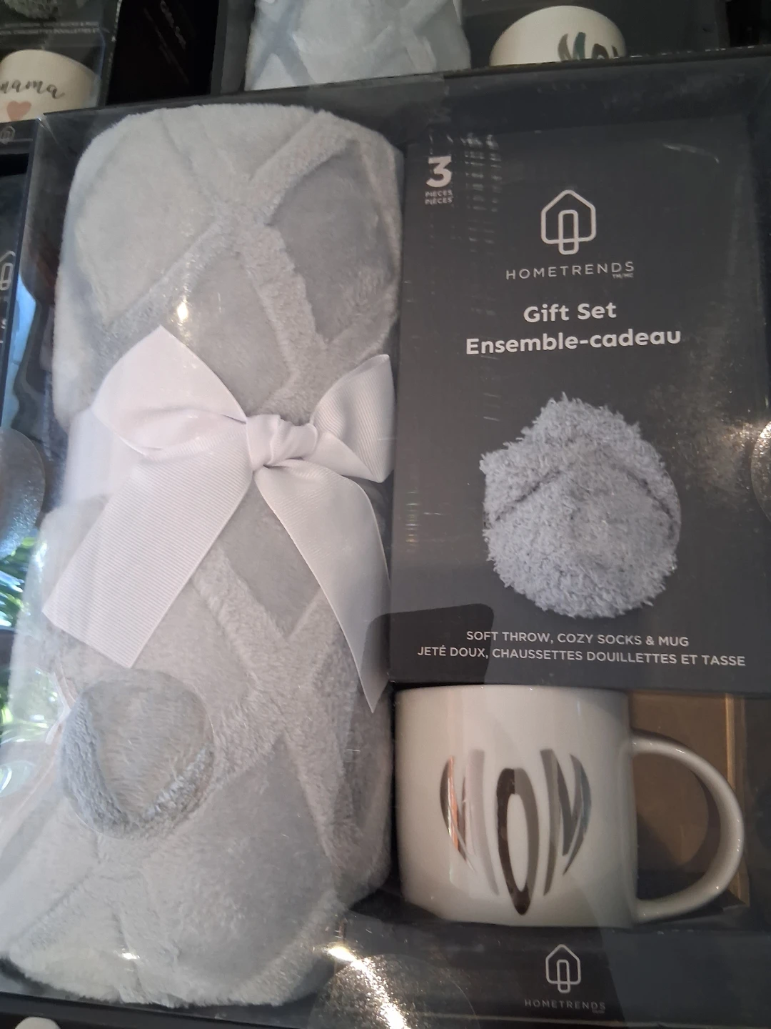 HOMETRENDS Gift Set - Soft Throw, Cozy Socks & Mug