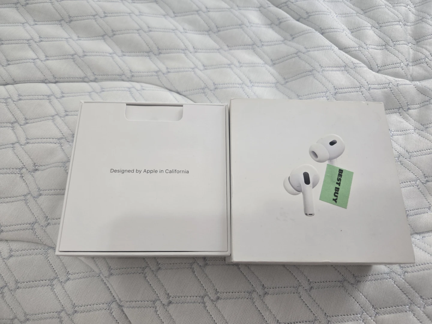 Apple AirPods Pro (2nd generation) with MagSafe Charging Case - photo 2