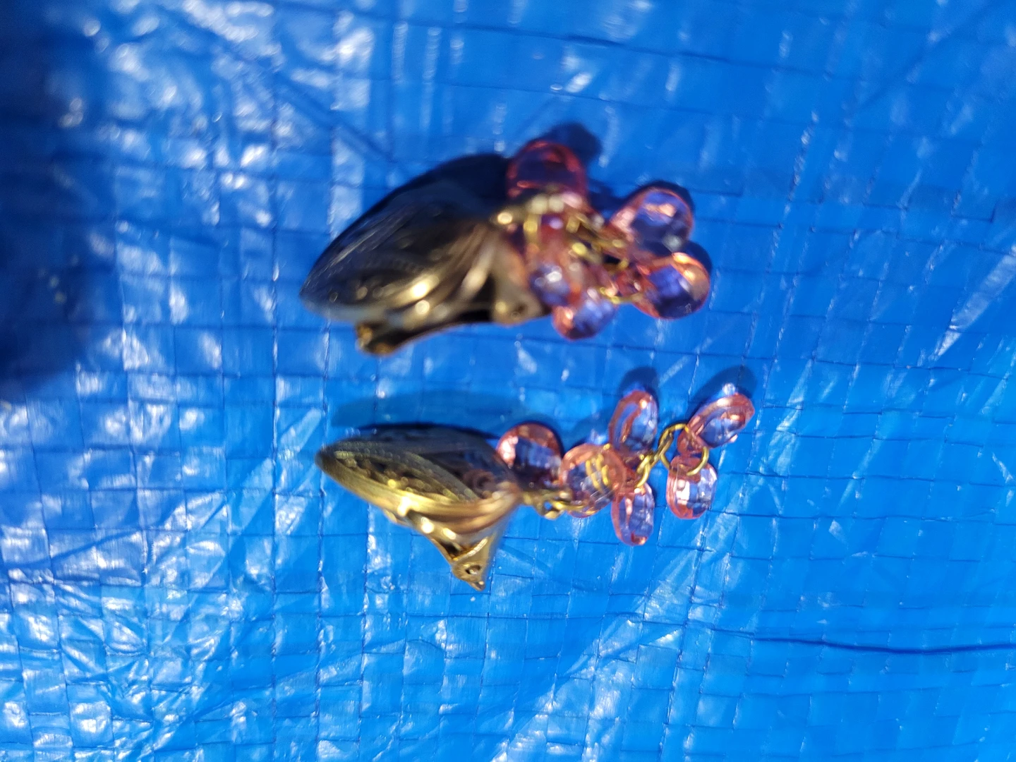 Gold-tone clip-on earrings with pink beads - photo 3