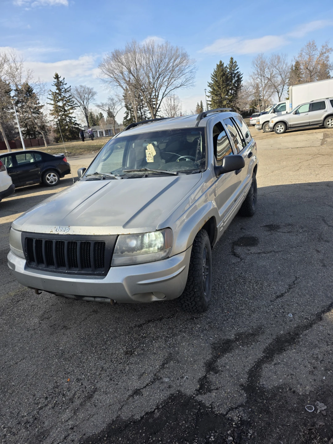 Gold Jeep Grand Cherokee SUV