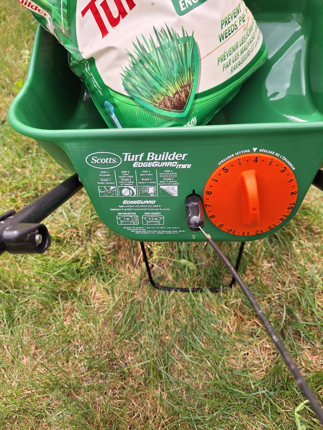 Scott's Turf Builder Spreader - photo 2