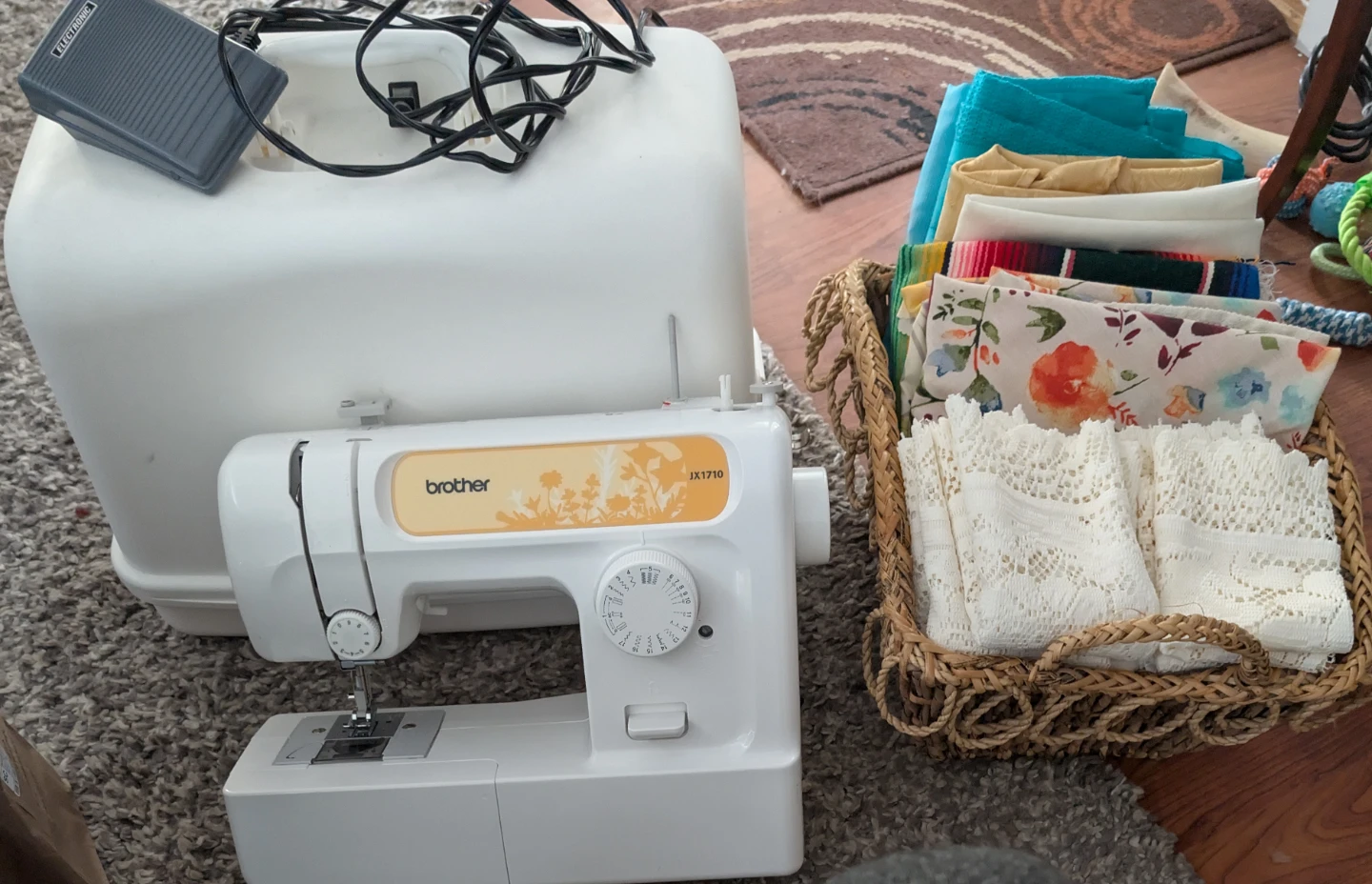 Brother JX1710 Sewing Machine w/Pedal & Case, fabric - photo 2