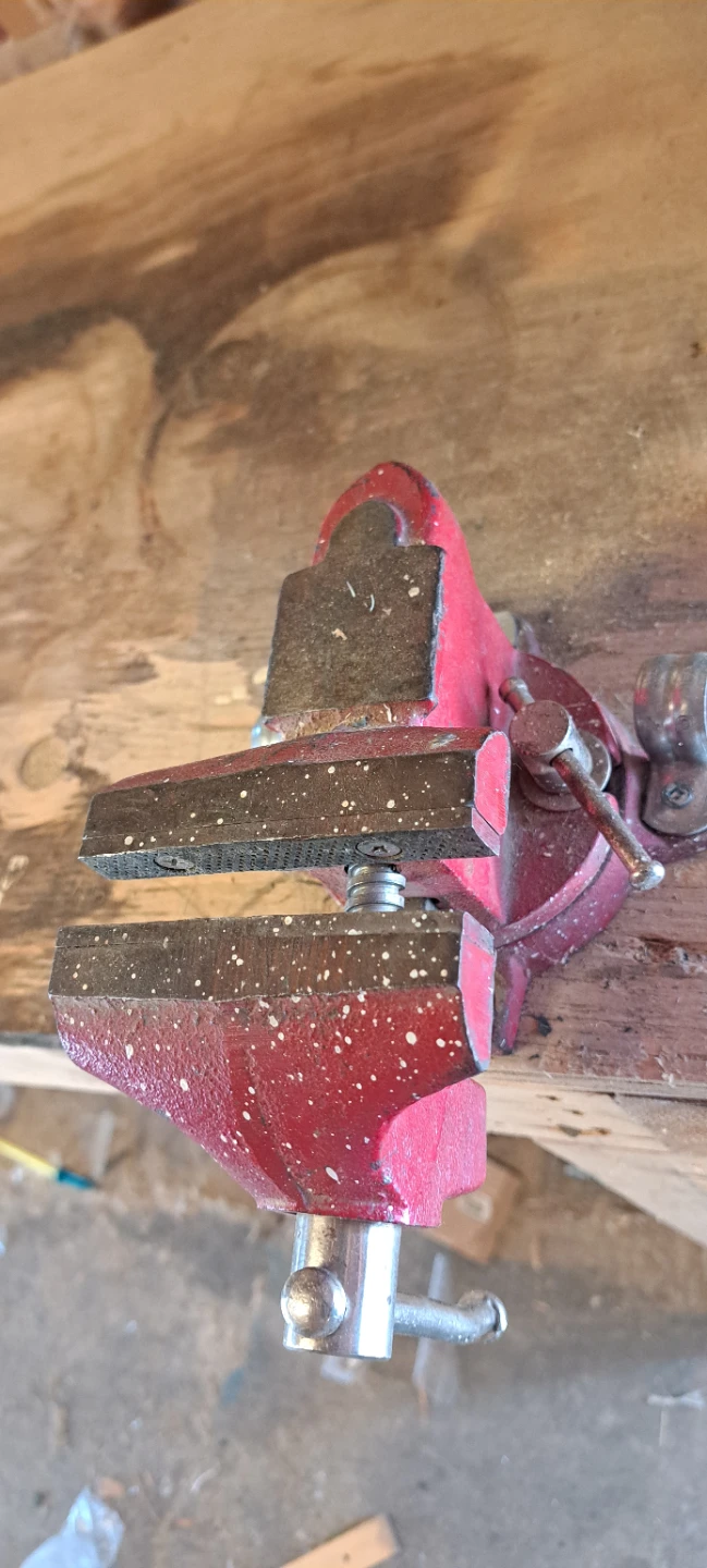 Red Bench Vise - photo 2