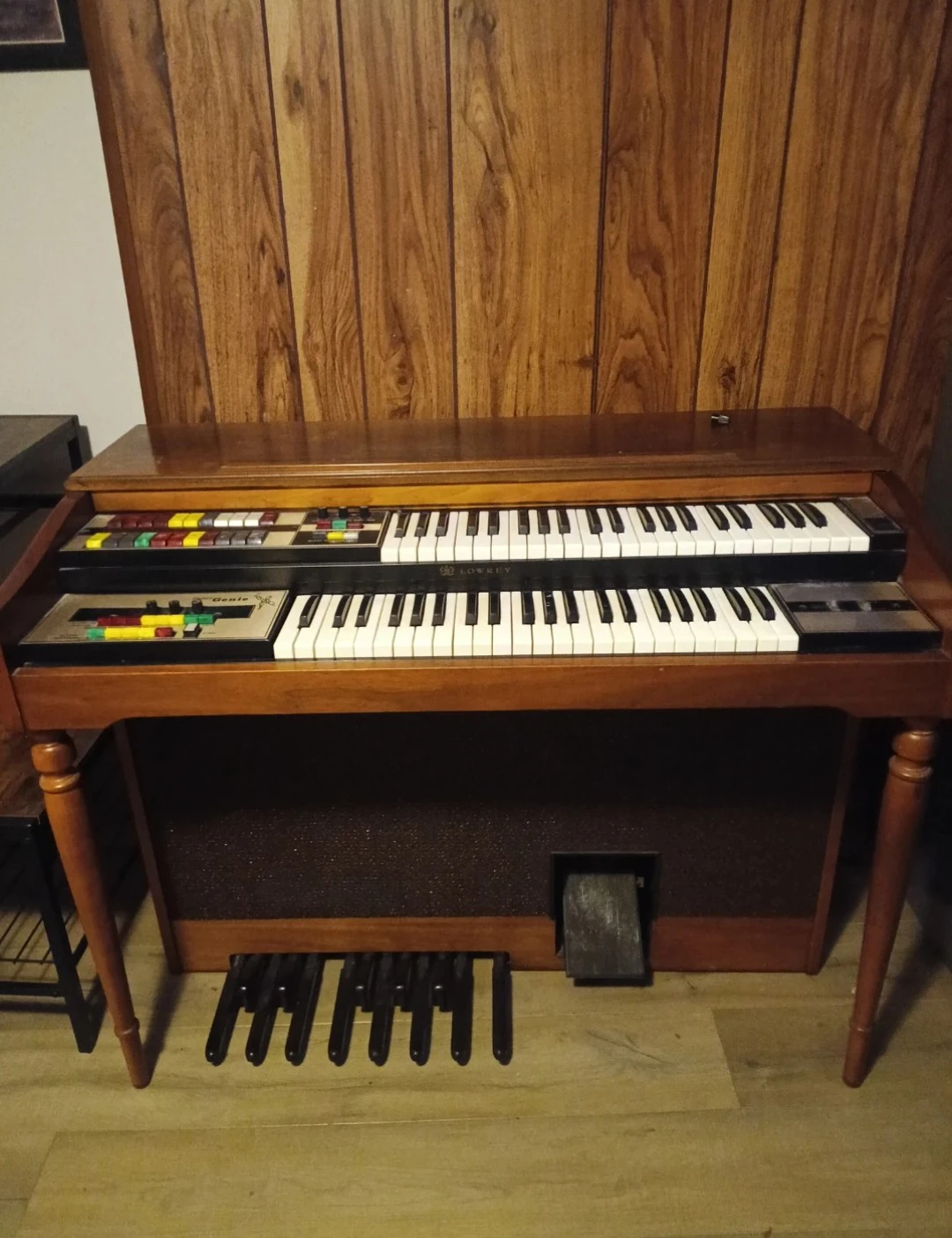 Lowrey Magic Genie Organ — Vintage 1970s