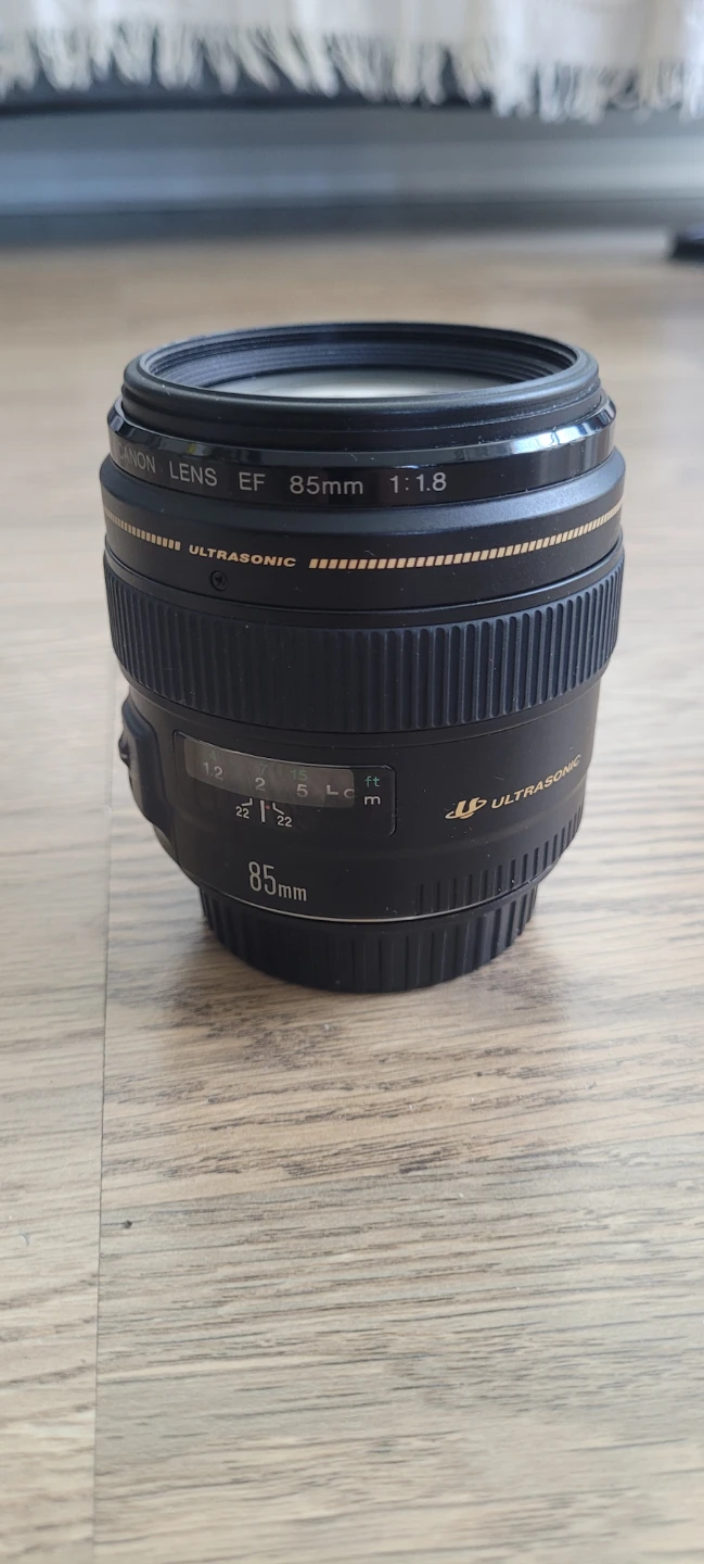 Canon USM EF 85mm f1.8 AF lens