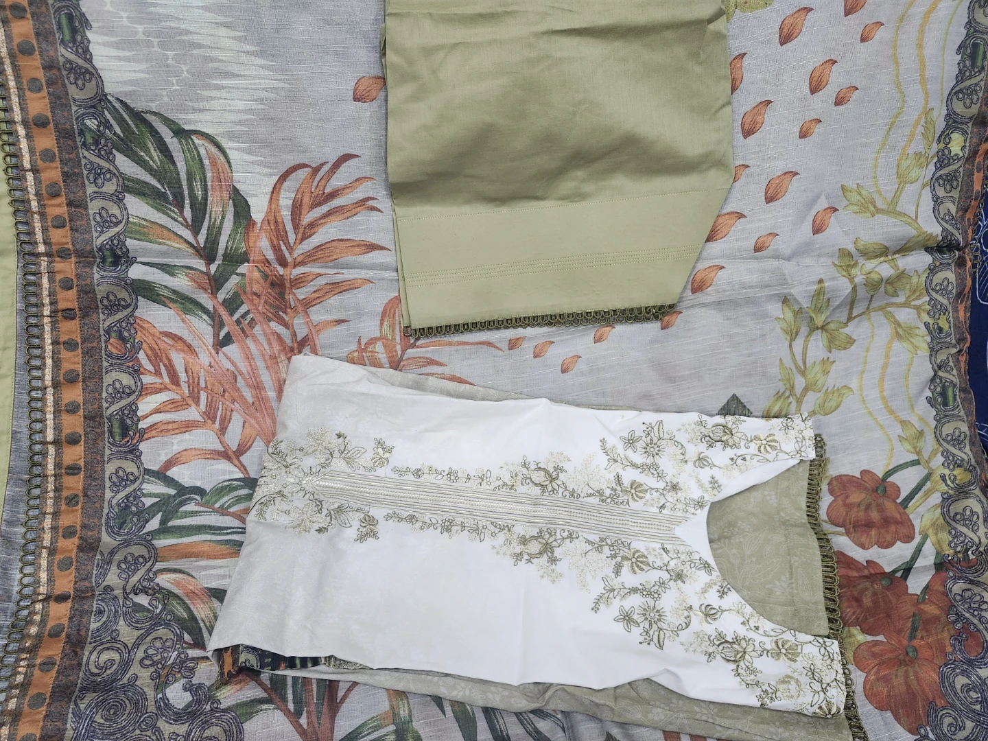 J.embroiderd 3 piece suit - photo 2