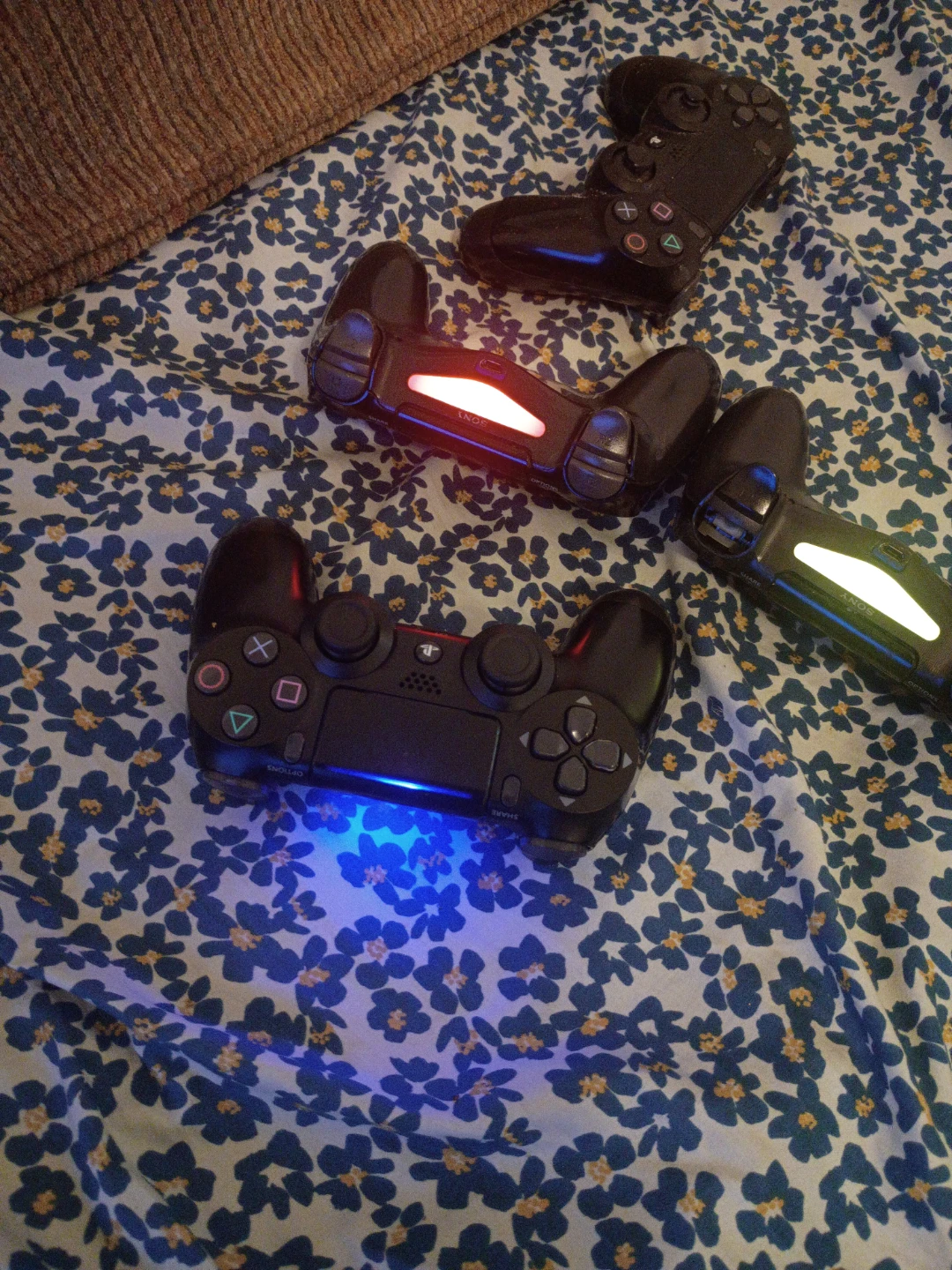 4x Black PlayStation 4 DualShock 4 Controllers - photo 3