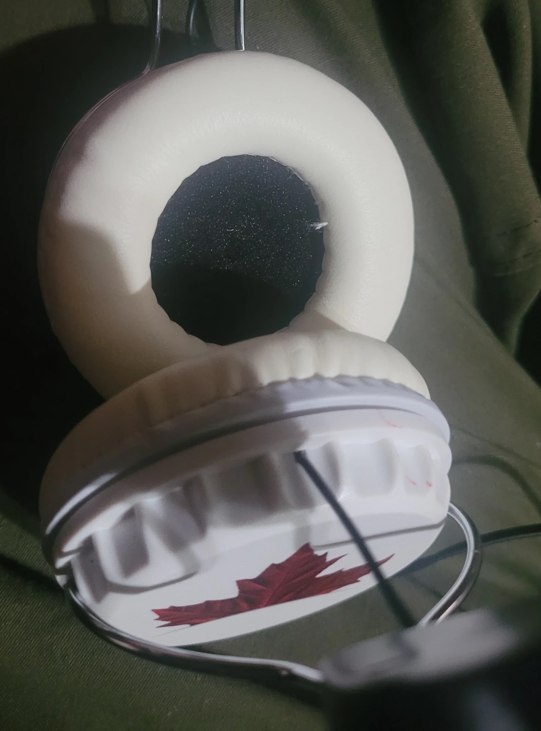 Molson Canadian Live Headphones with Maple Leaf Design - photo 3