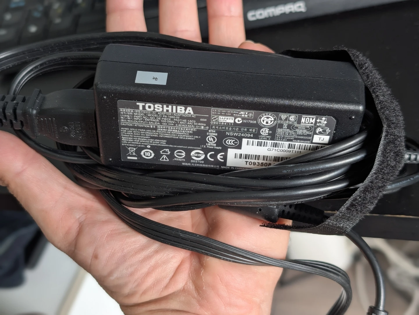 Toshiba AC Adapter PA5142U-1AC3 - photo 3