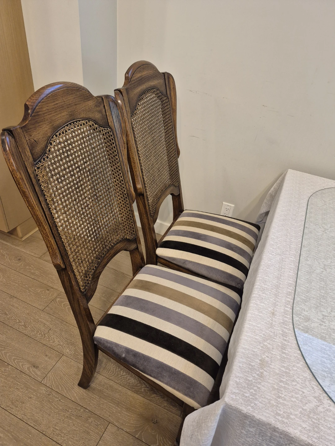 Dining Table with 4 Chairs and Glass Top - photo 3