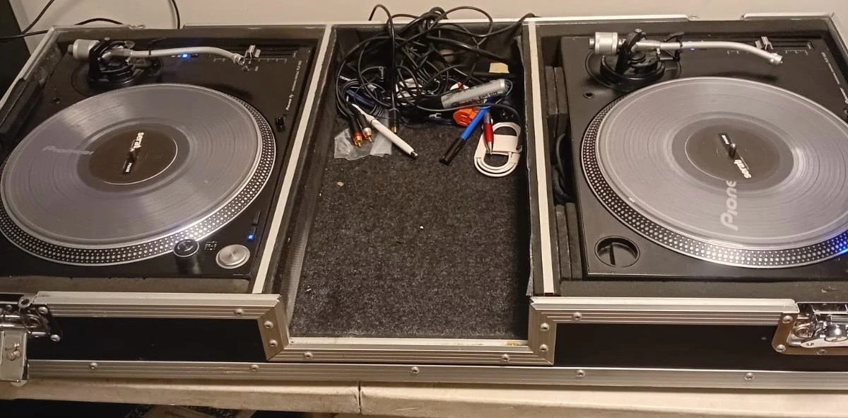 Pioneer PLX-1000 Direct Drive Turntables (Pair) with Case - photo 2