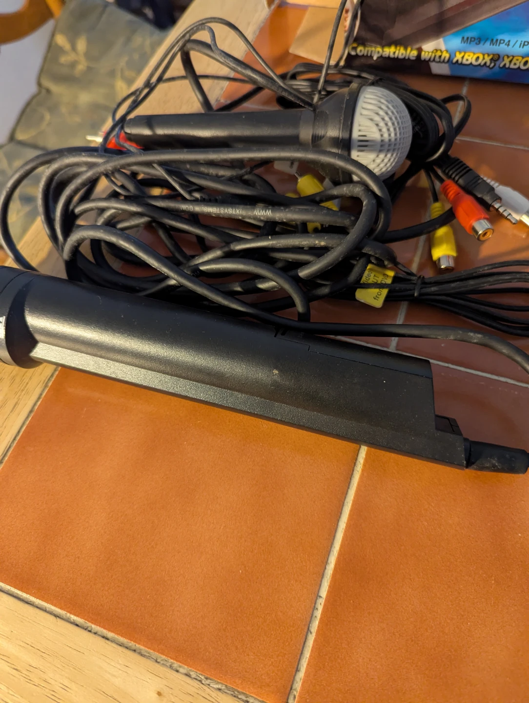 Emerson Plug 'n Sing Karaoke System Microphones & DVD's - photo 2