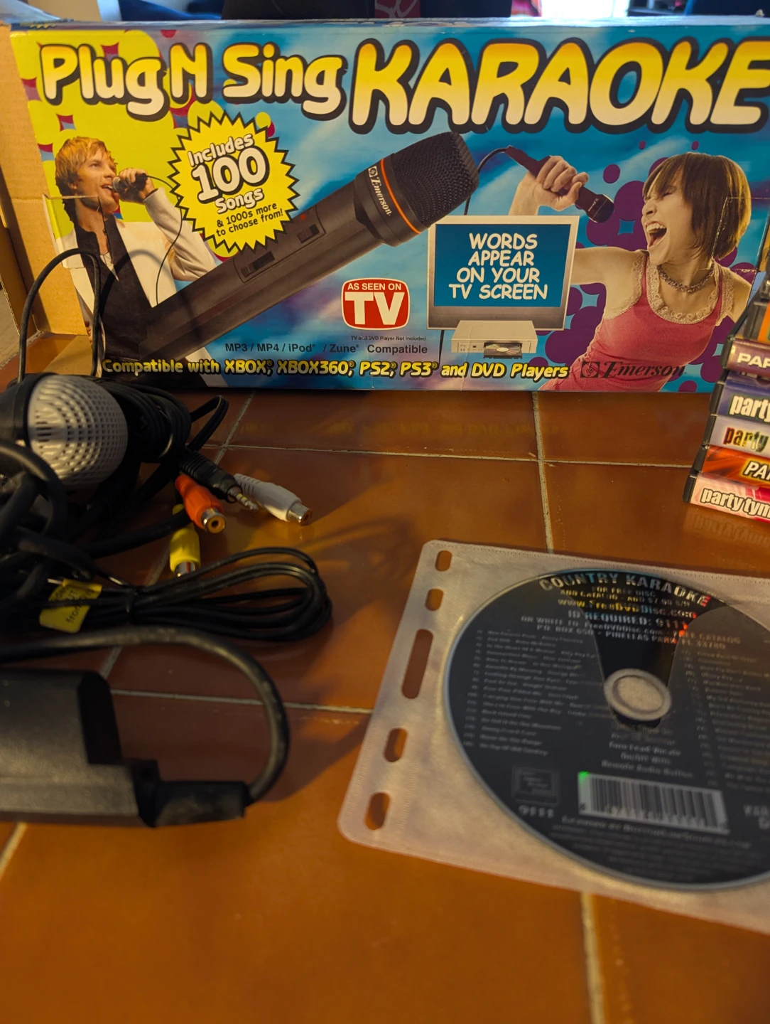 Emerson Plug 'n Sing Karaoke System Microphones & DVD's - photo 4
