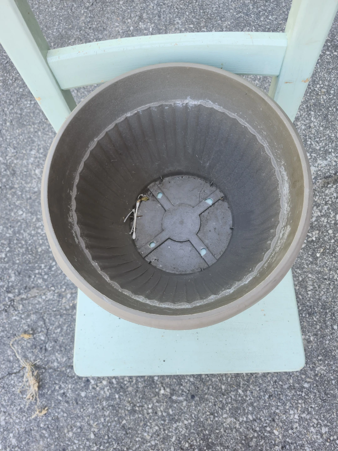 Large Fluted Plant Pot - photo 2
