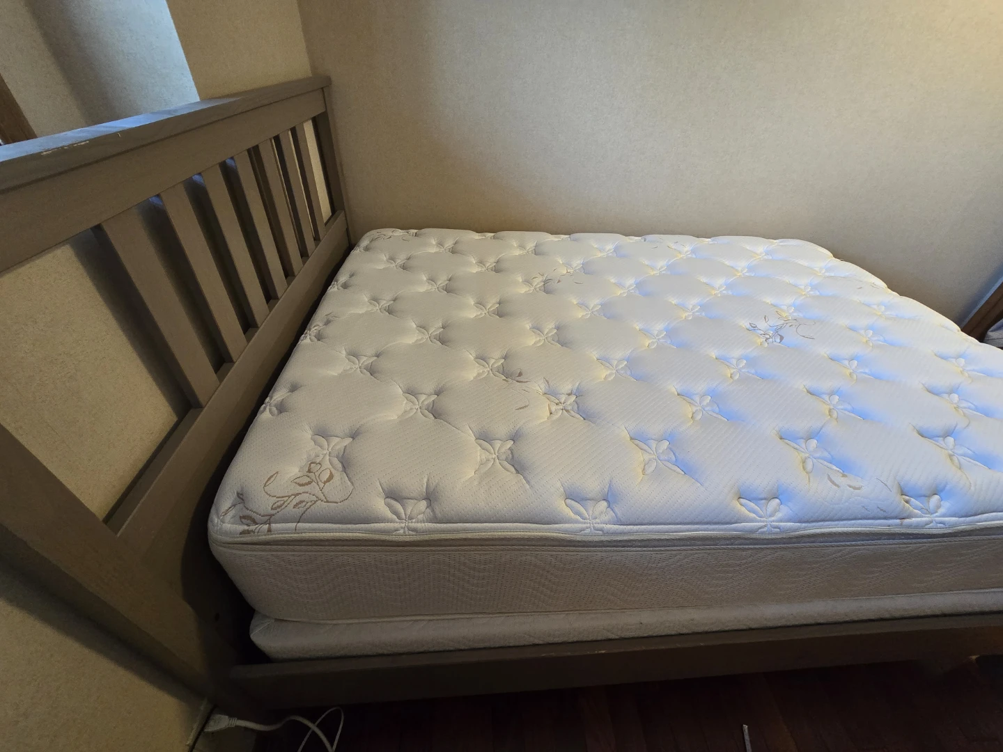 Simmons double bed, foundation, and bed frame - photo 5