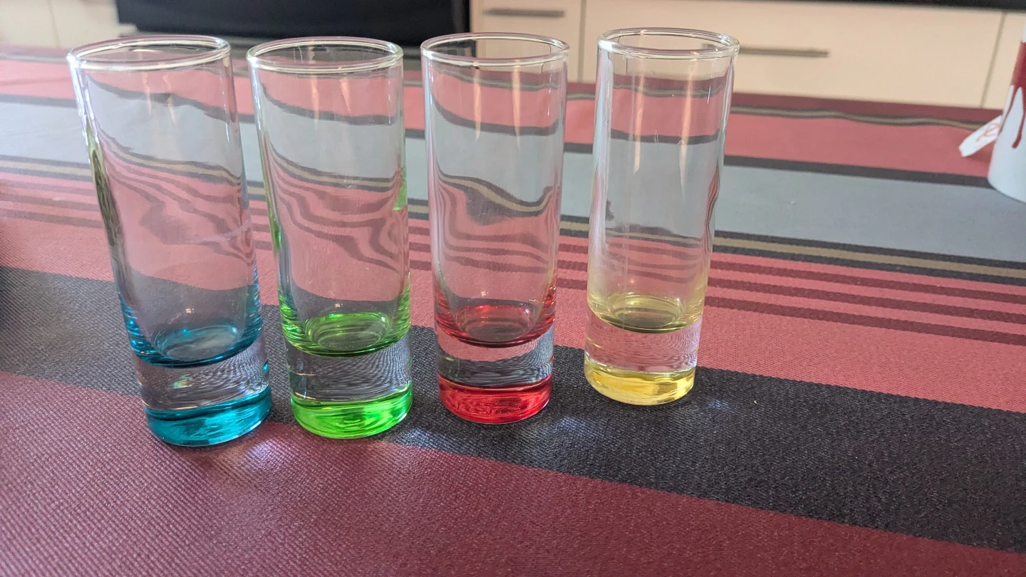 Set of 4 Shot Glasses with Coloured Bases