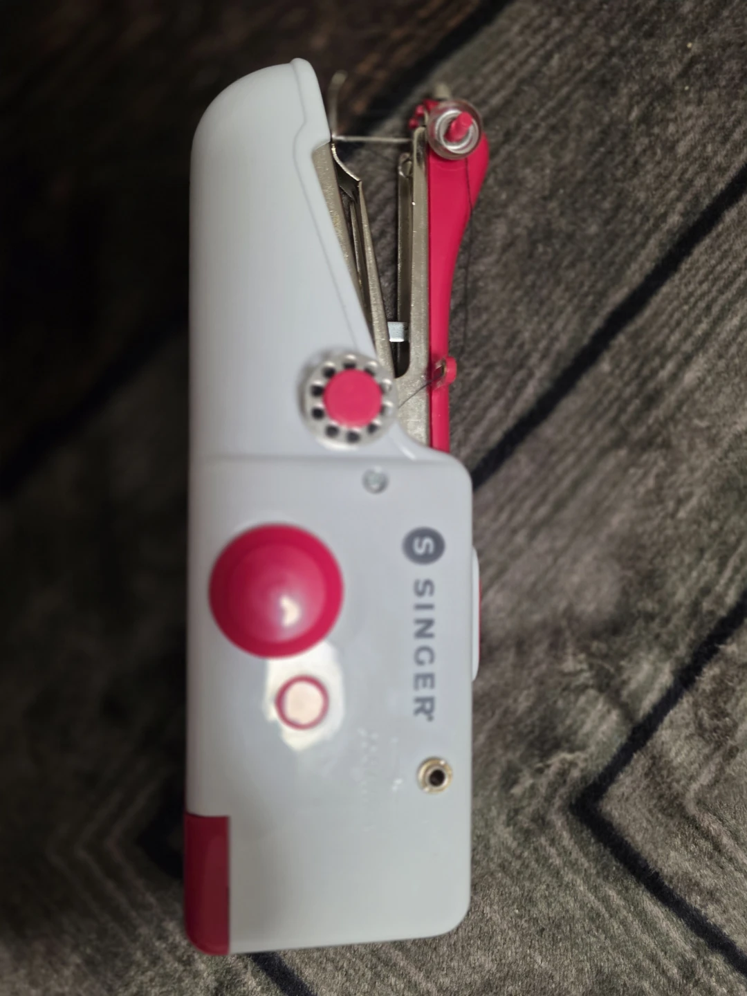 Singer Stitch Sew Quick Handheld Sewing Machine - photo 3