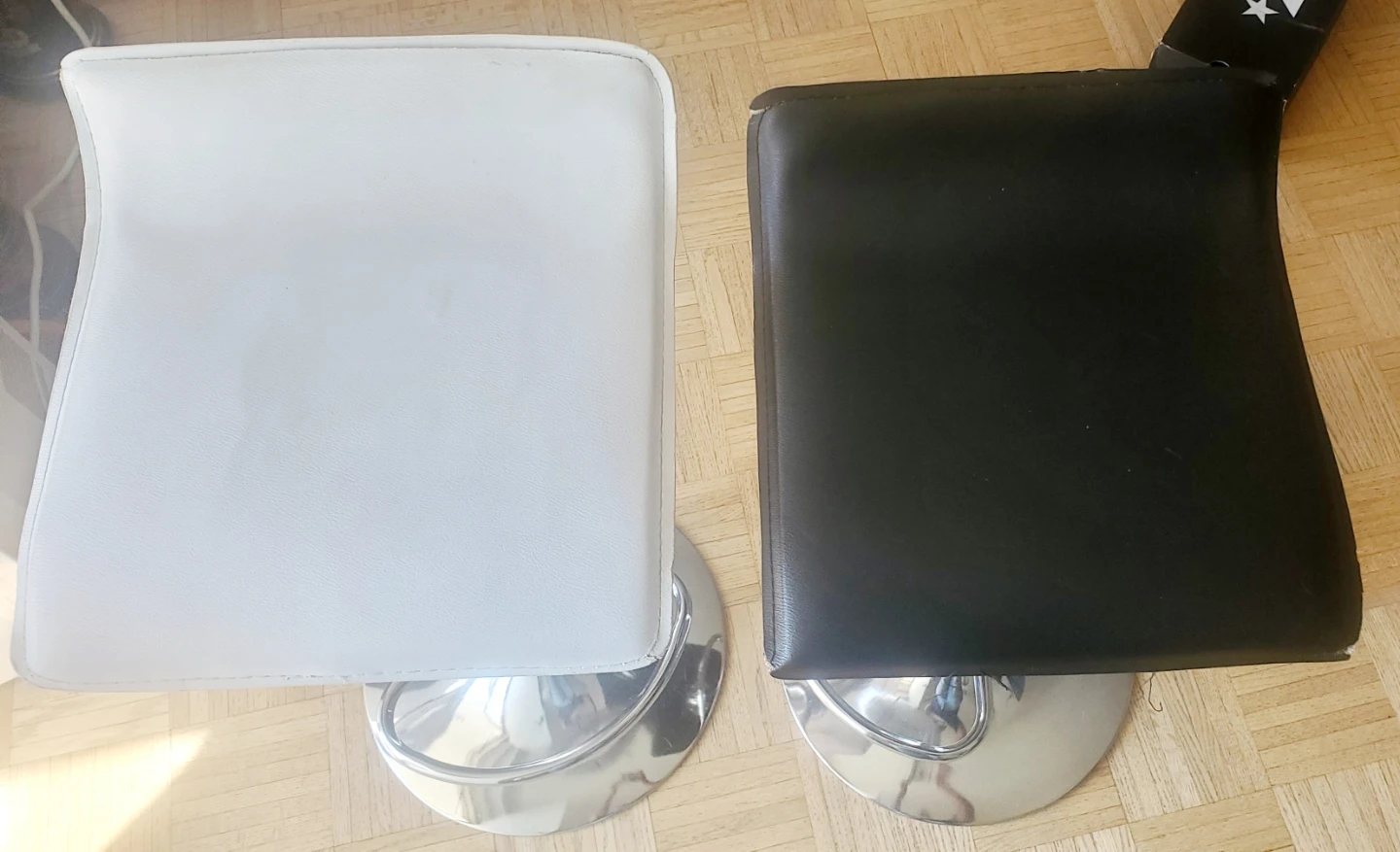Set of 2 Bar Stools (Black & White)