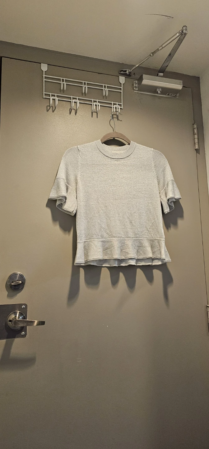 Sparkly Silver Knit Top with Ruffled Hem - photo 4