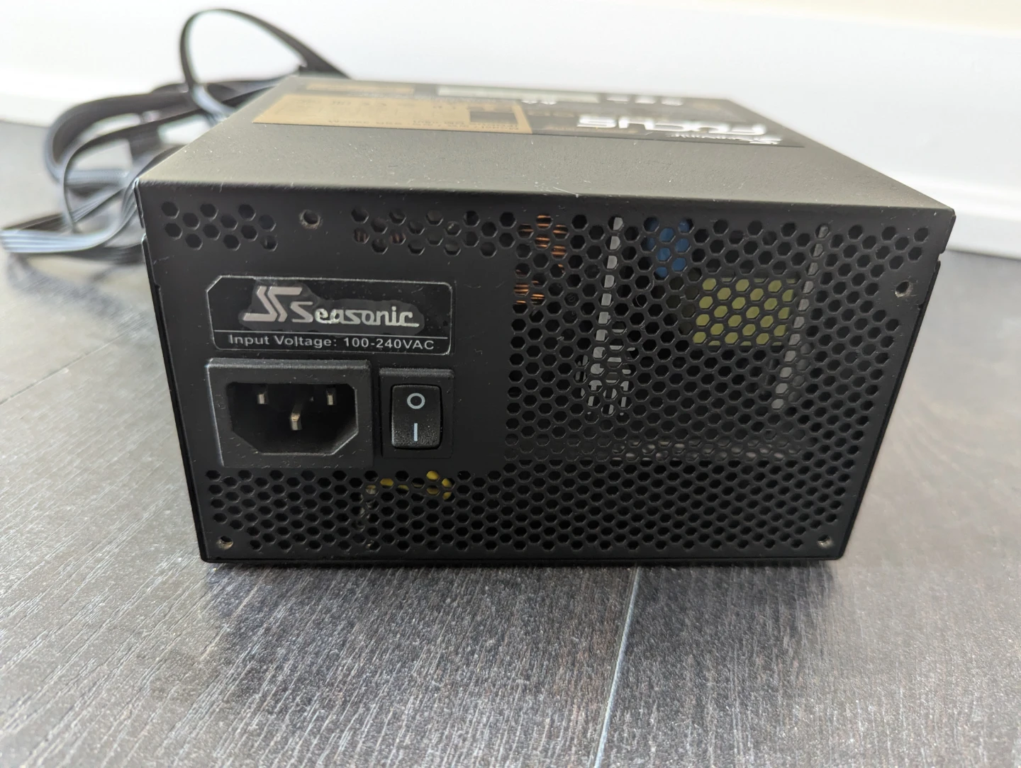 Seasonic FOCUS GM-550 550W 80+ Gold Power Supply - photo 2