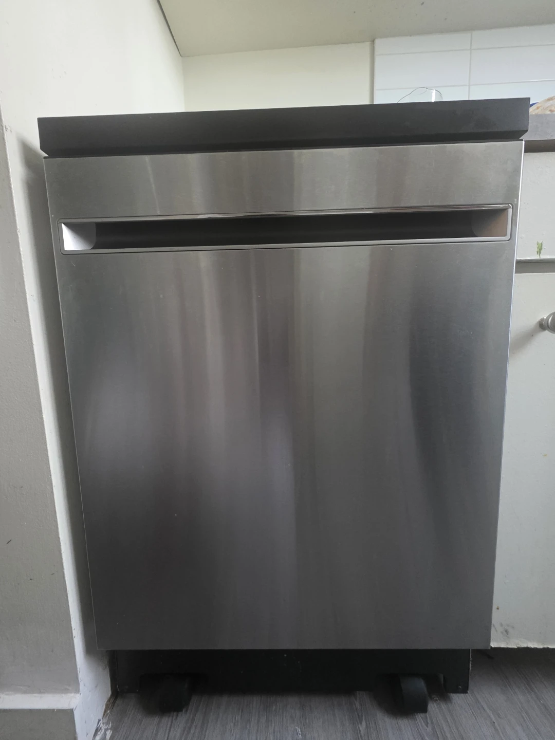 GE Dishwasher - photo 4