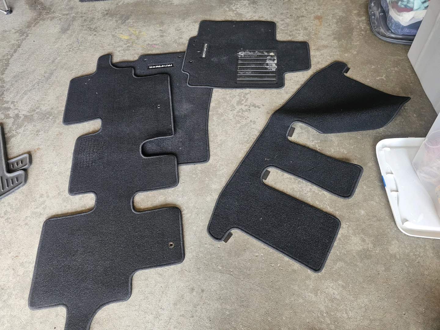 GARAGE SALE - photo 4