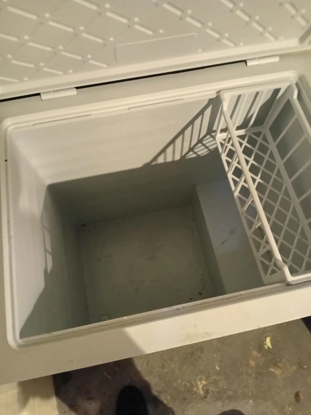 Arctic King Chest Freezer - photo 2