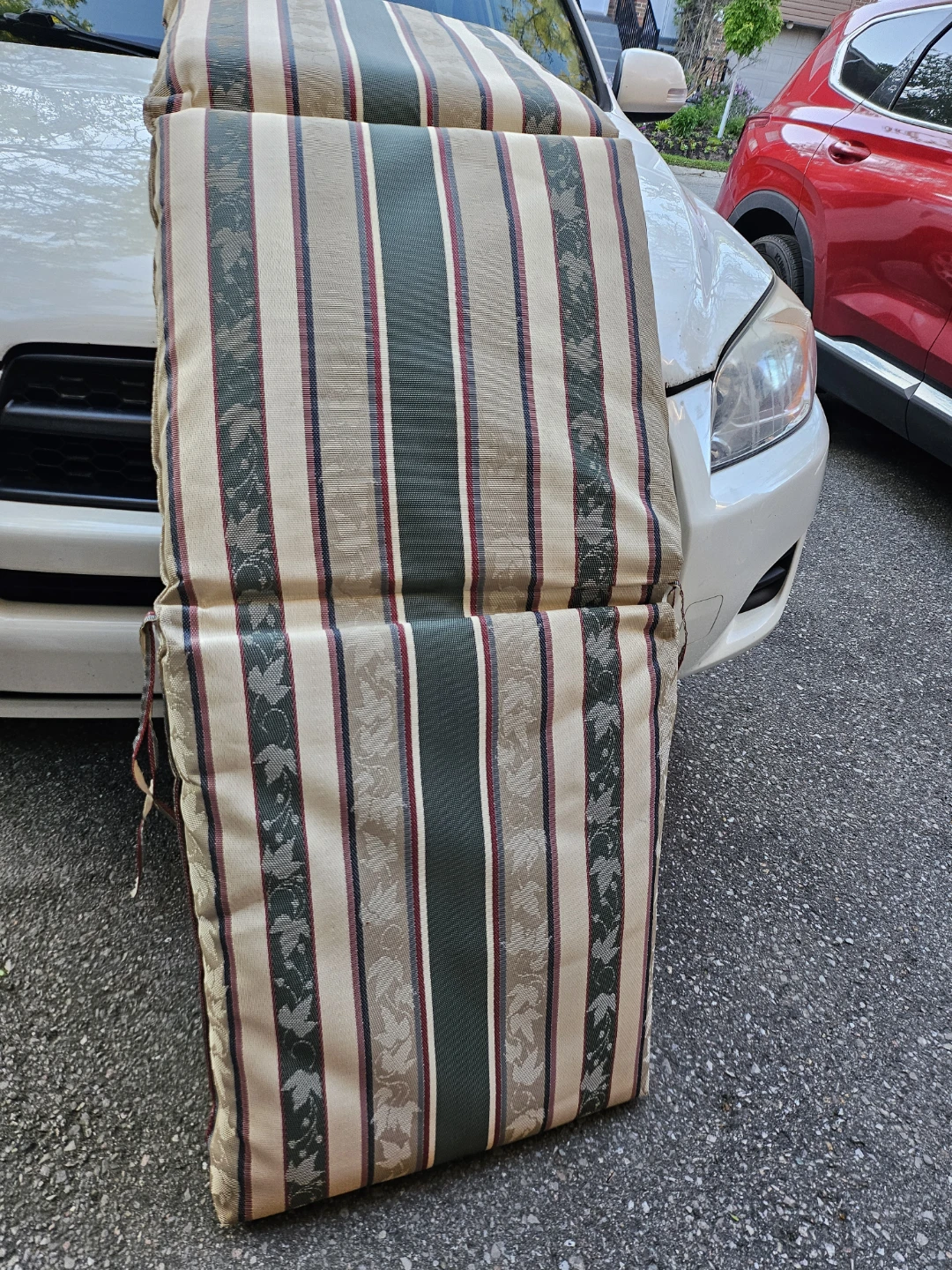 Striped Patio  Chair long  Cushion