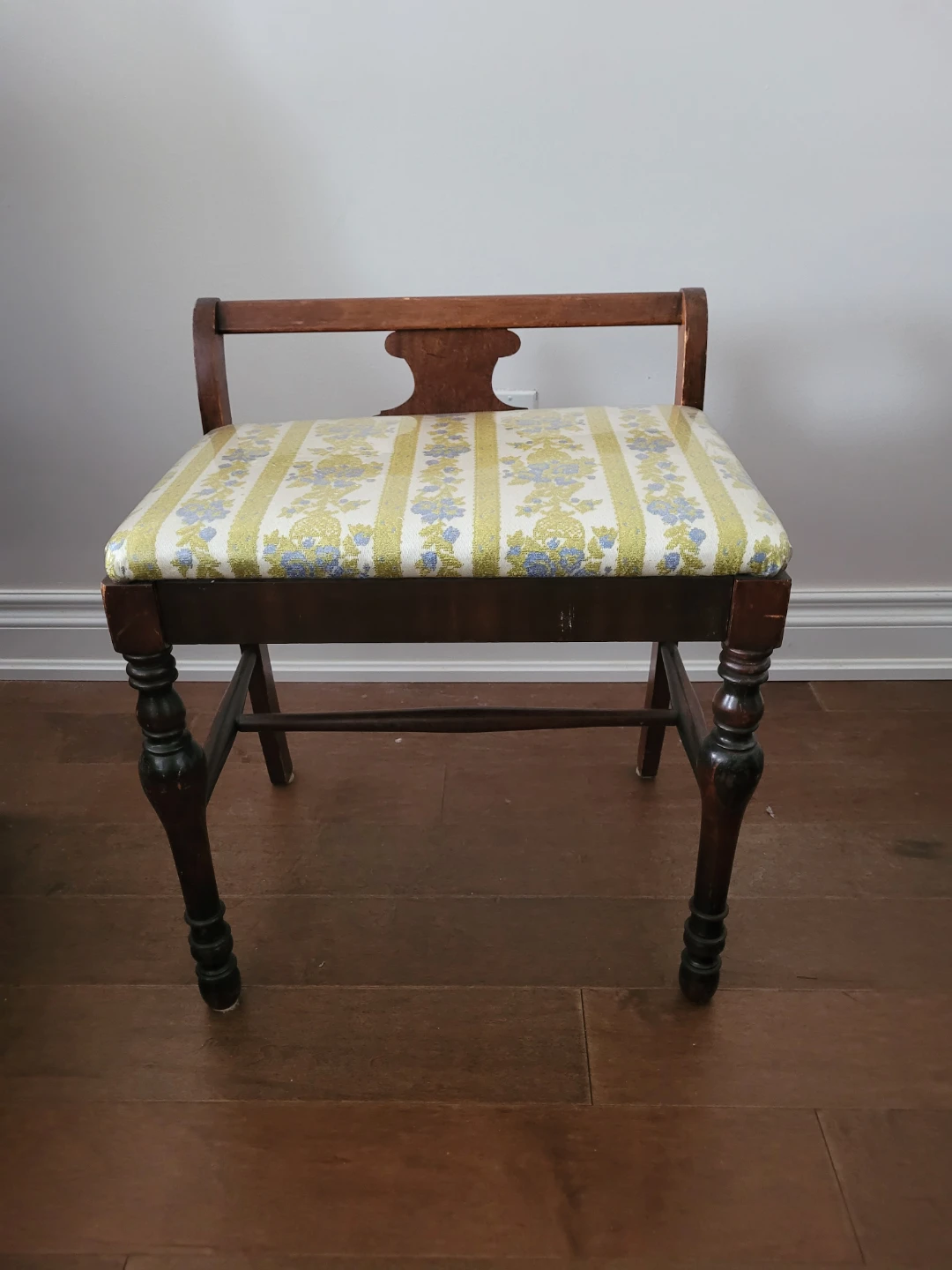 Vintage Piano or Vanity Bench