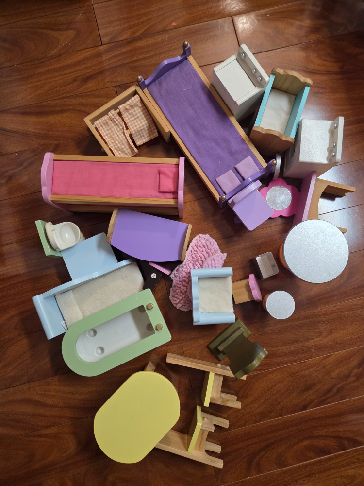 Wooden Dollhouse with Furniture and Accessories - photo 4