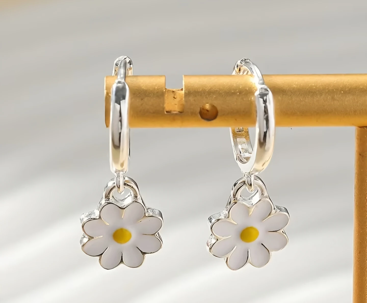 Cute Daisy Pendant Earrings