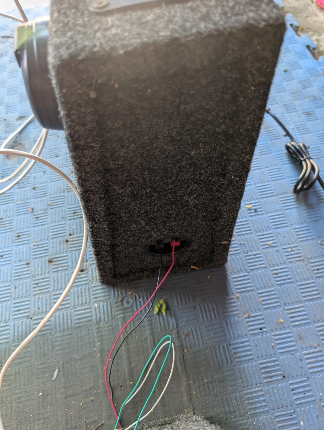 Kenwood 500W amp with 2 8" box speakers - photo 2