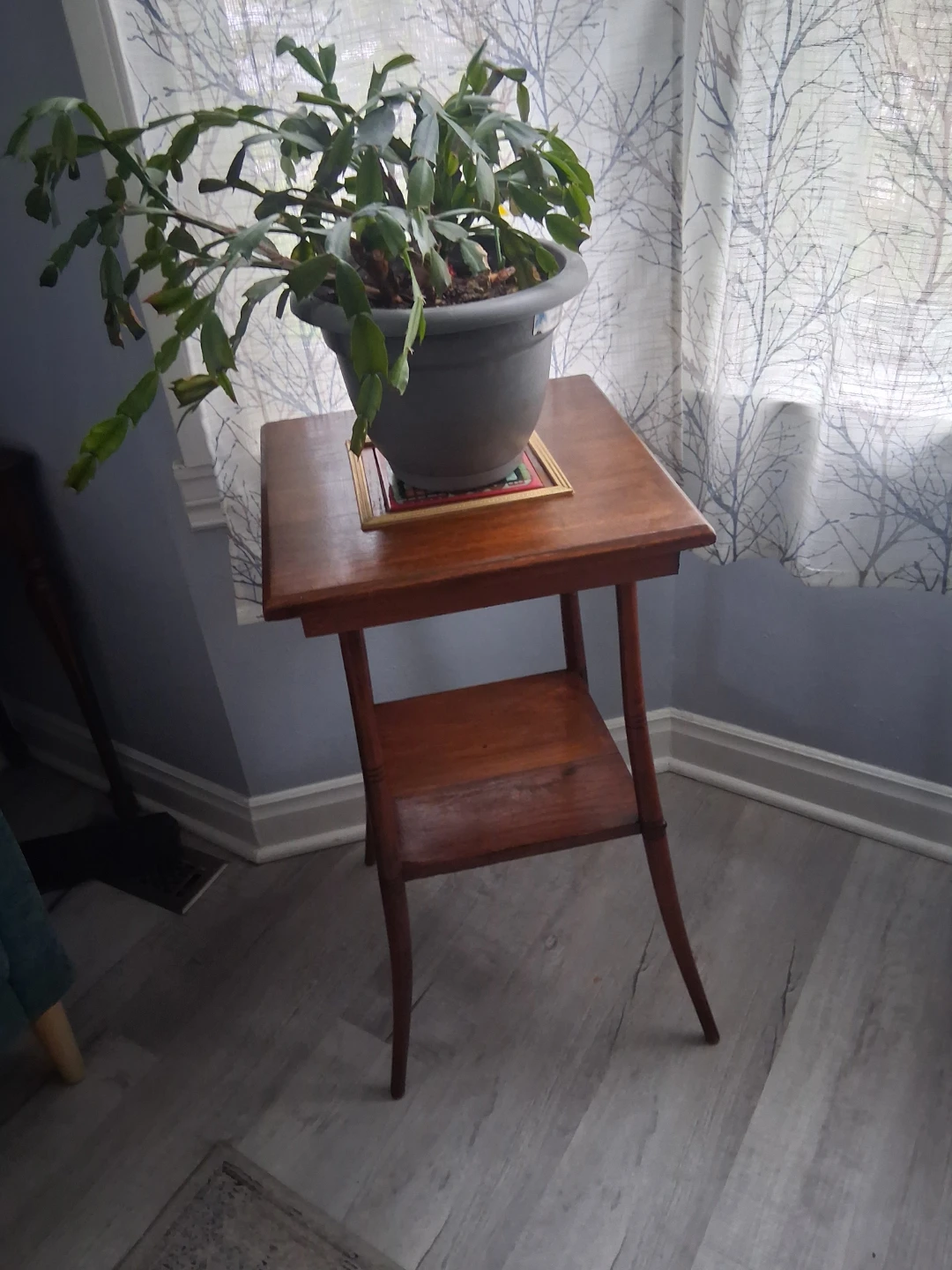 Antique Side Table with Decorative Top - photo 2