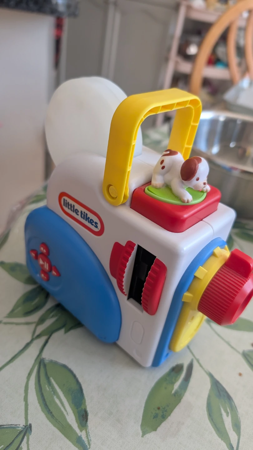 Little Tikes Projector with 6 Little Golden Books
