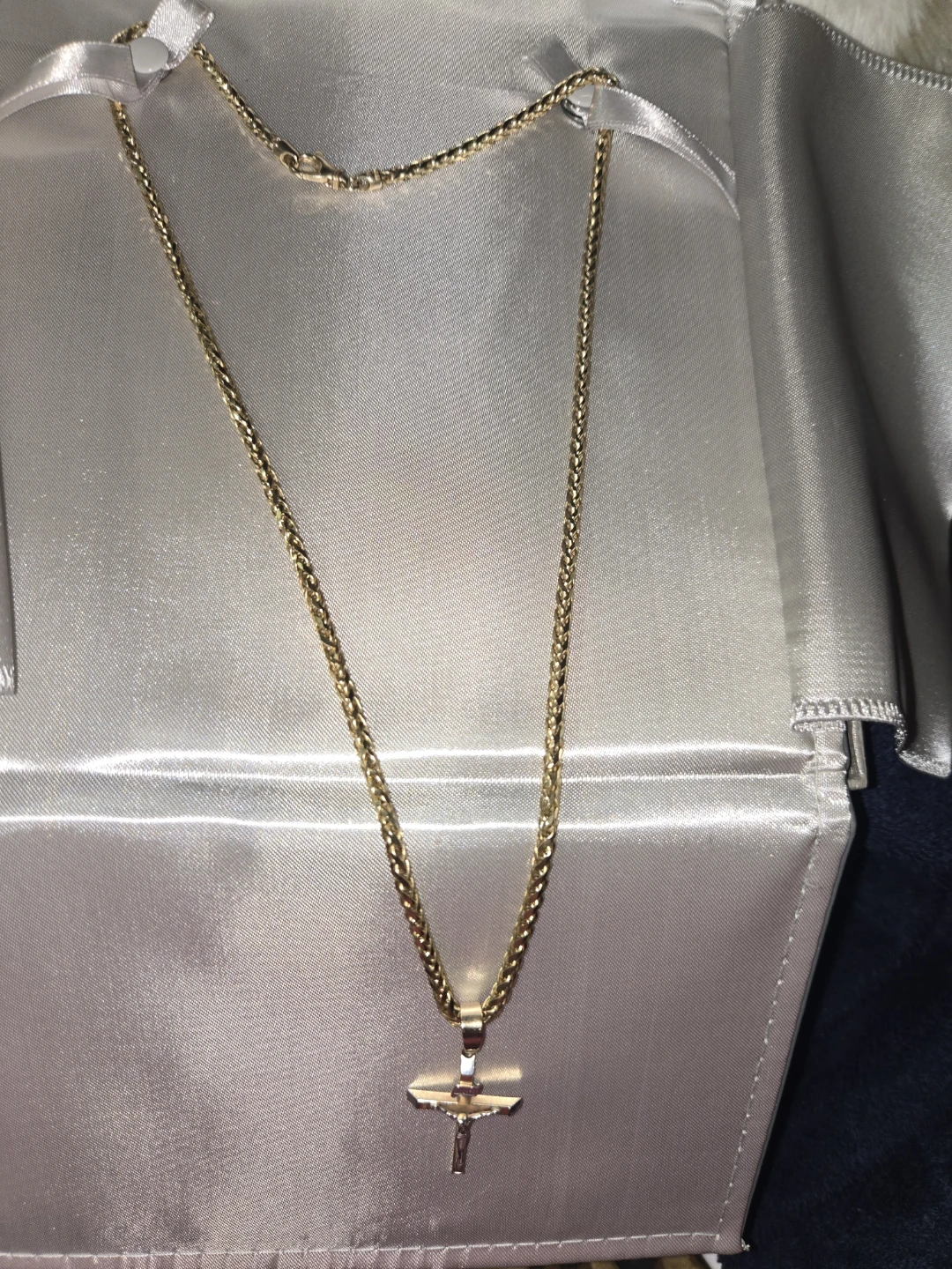PEOPLES JEWLERY-> Gold Chain Necklace with Crucifix Pendant