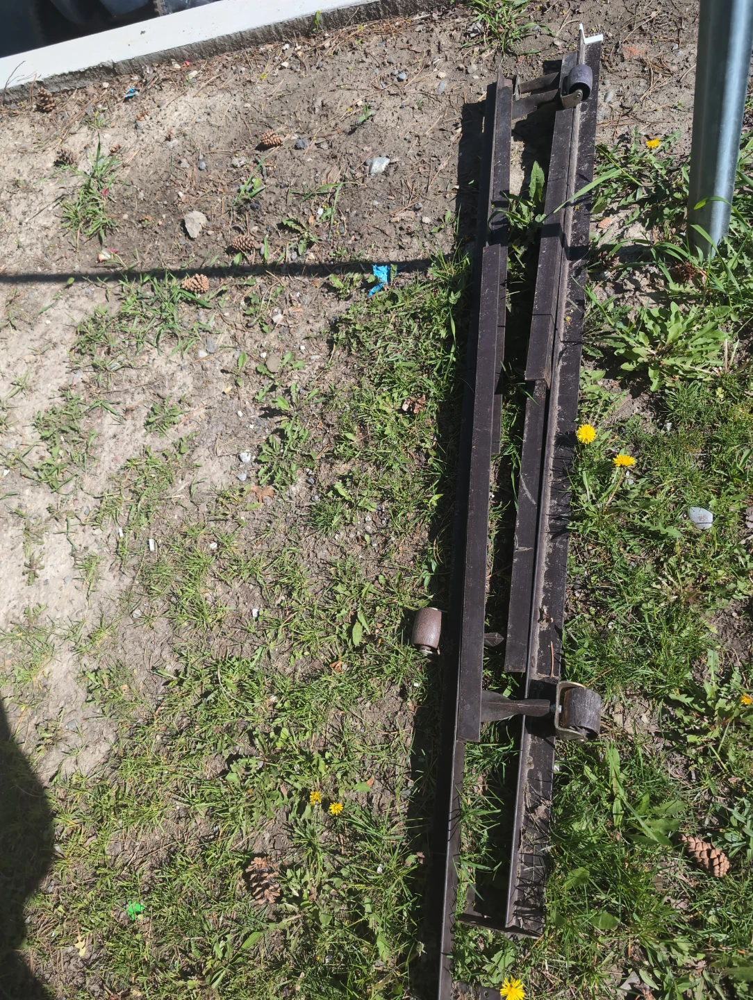 Metal gate hinge hardware