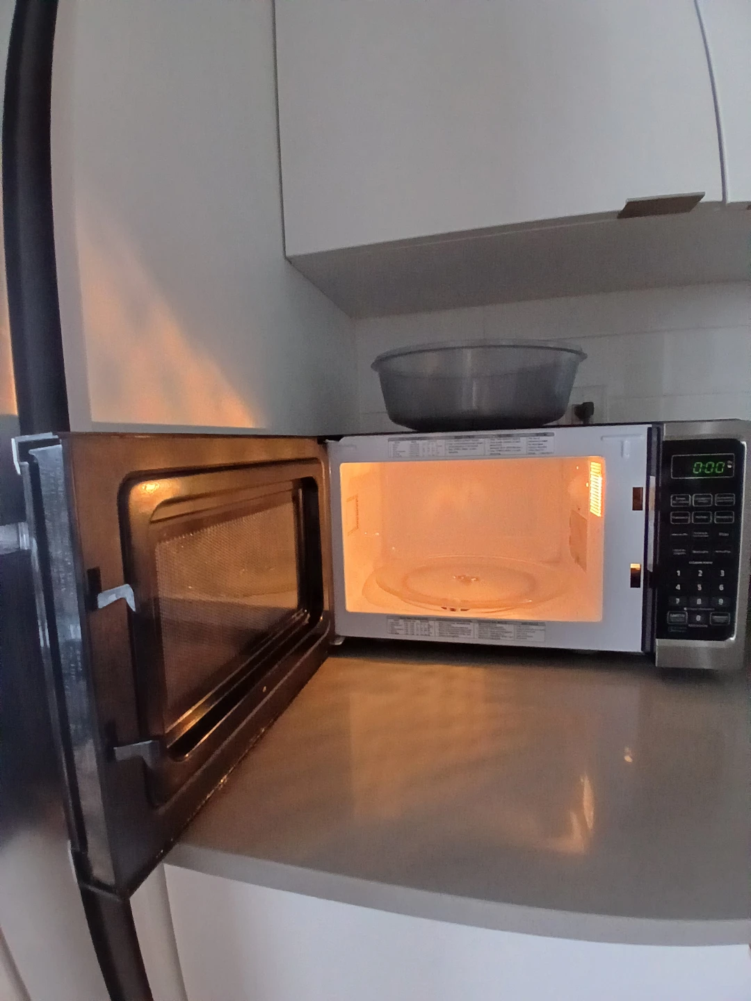 Kitchen Appliances Bundle – Microwave + Deep Fryer - photo 2