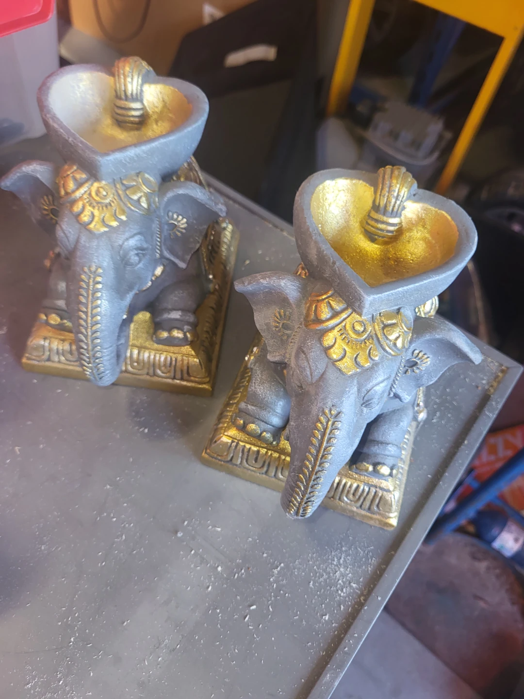 Set of 2 Elephant Figurines with Heart-Shaped Trays