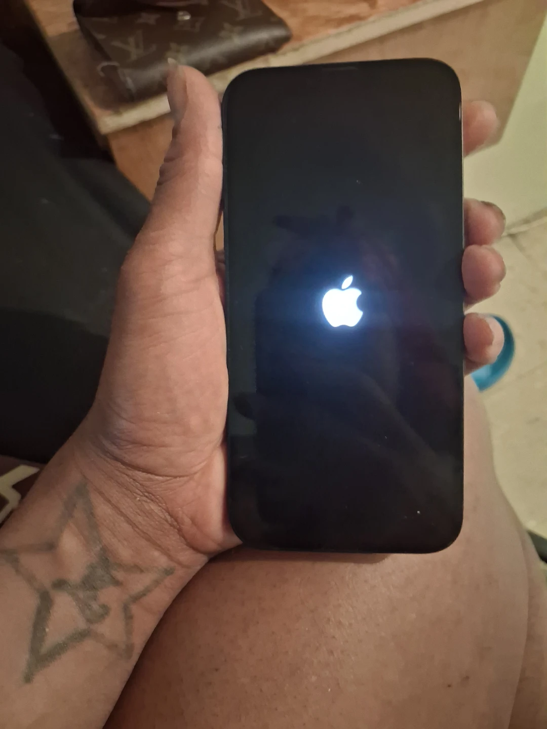 Apple iPhone 14 pro -locked - photo 3