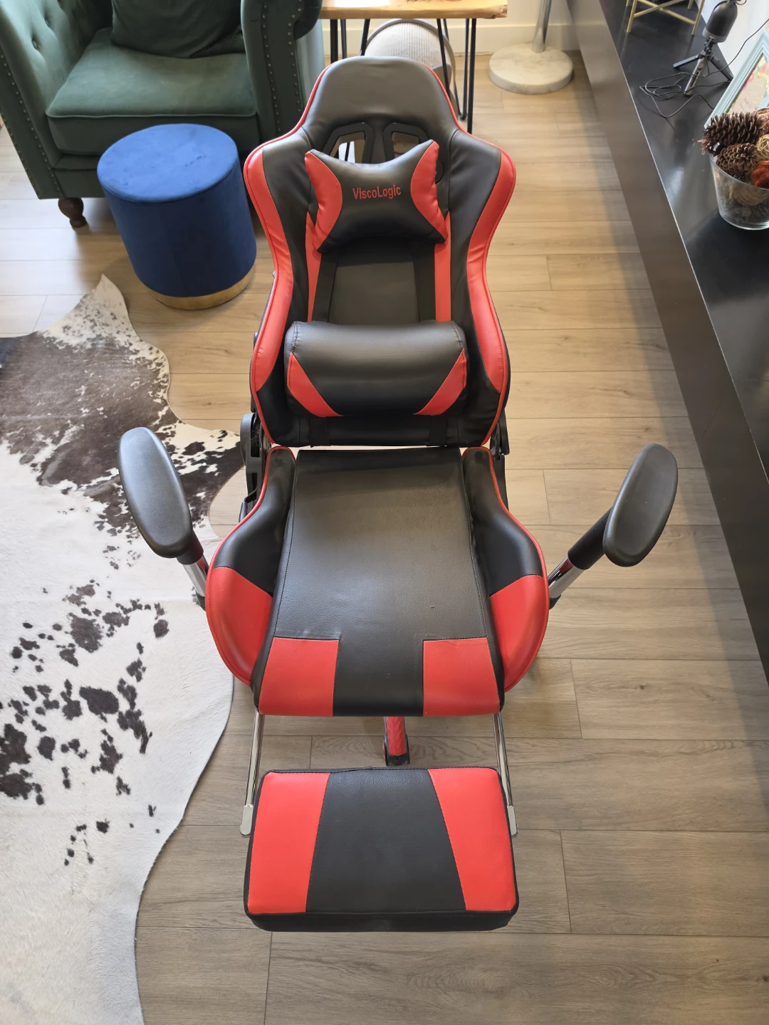ViscoLogic Gaming Chair with Footrest - Red and Black - photo 3