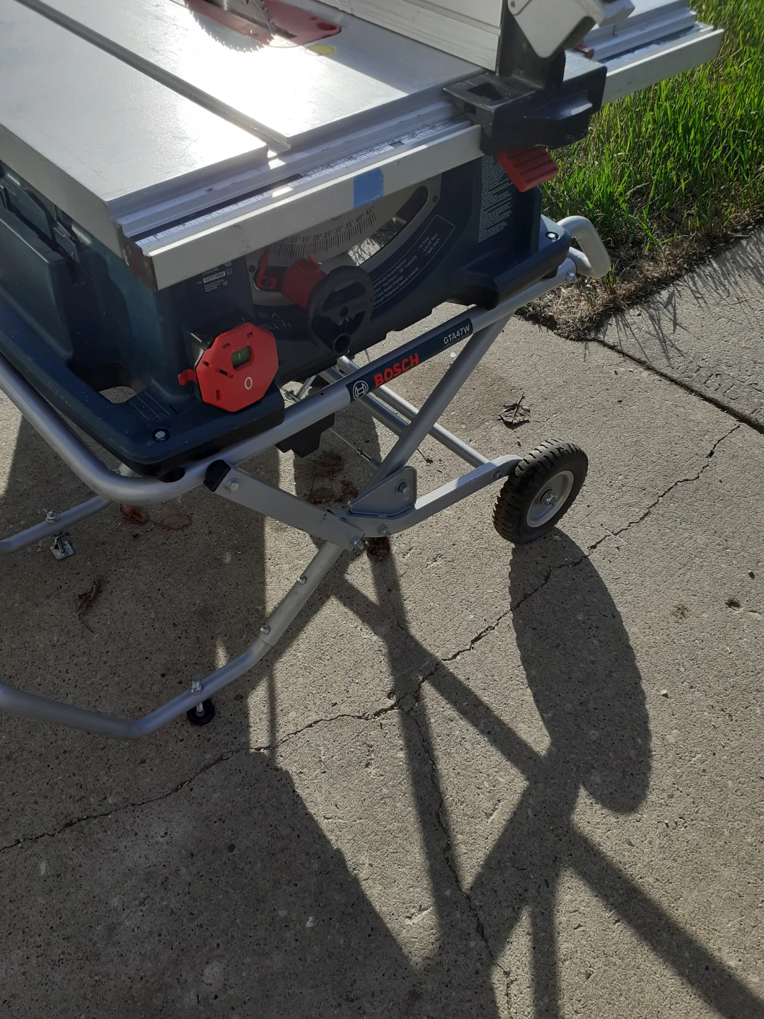 Bosch GTA47W Table Saw with Stand