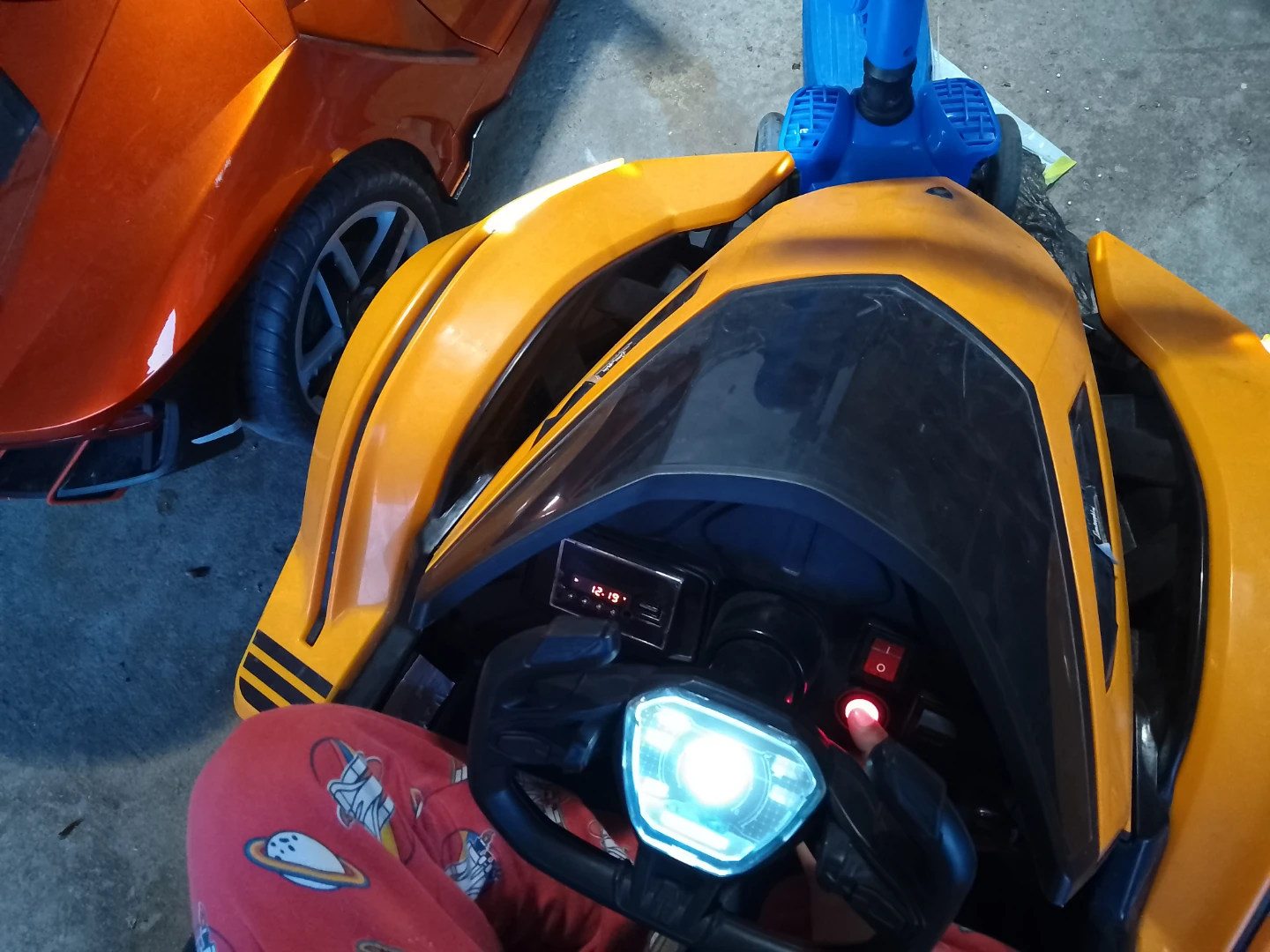 Yellow/Orange Lamborghini and black mercedez - photo 2