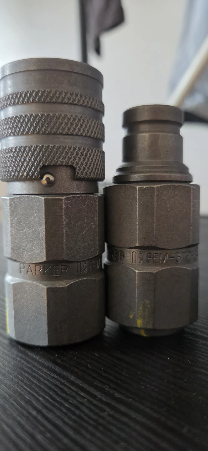 Parker Hydraulic Couplers - photo 3
