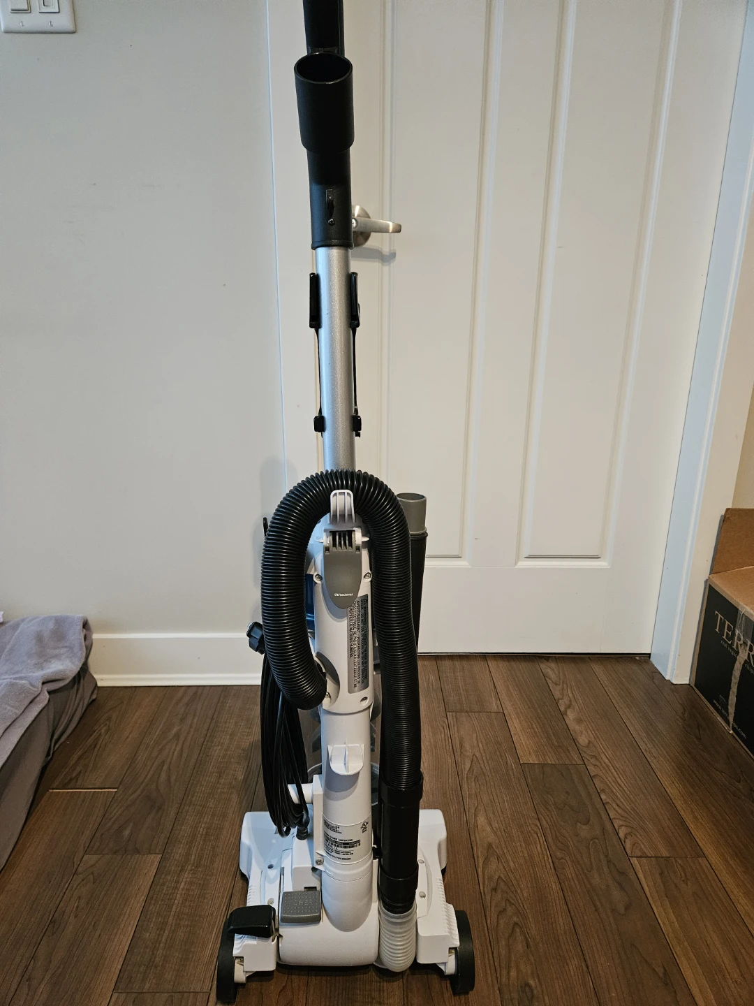 Bissell Vacuum Cleaner - Good Condition - photo 5