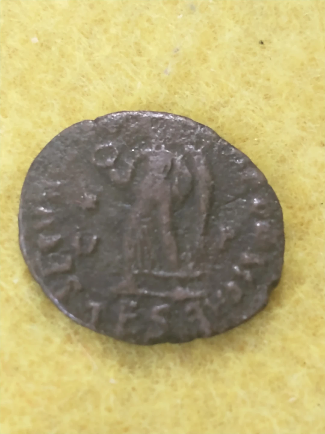 Circa 3rd century ancient Roman coin unattributed - photo 4