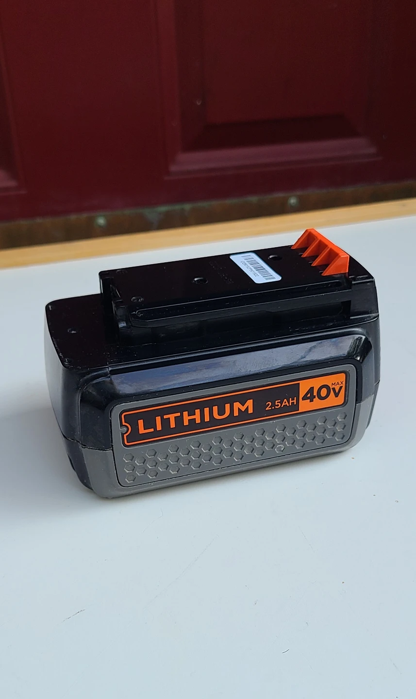Black & Decker 40V Lithium 2Ah Battery - Excellent Condition - photo 3
