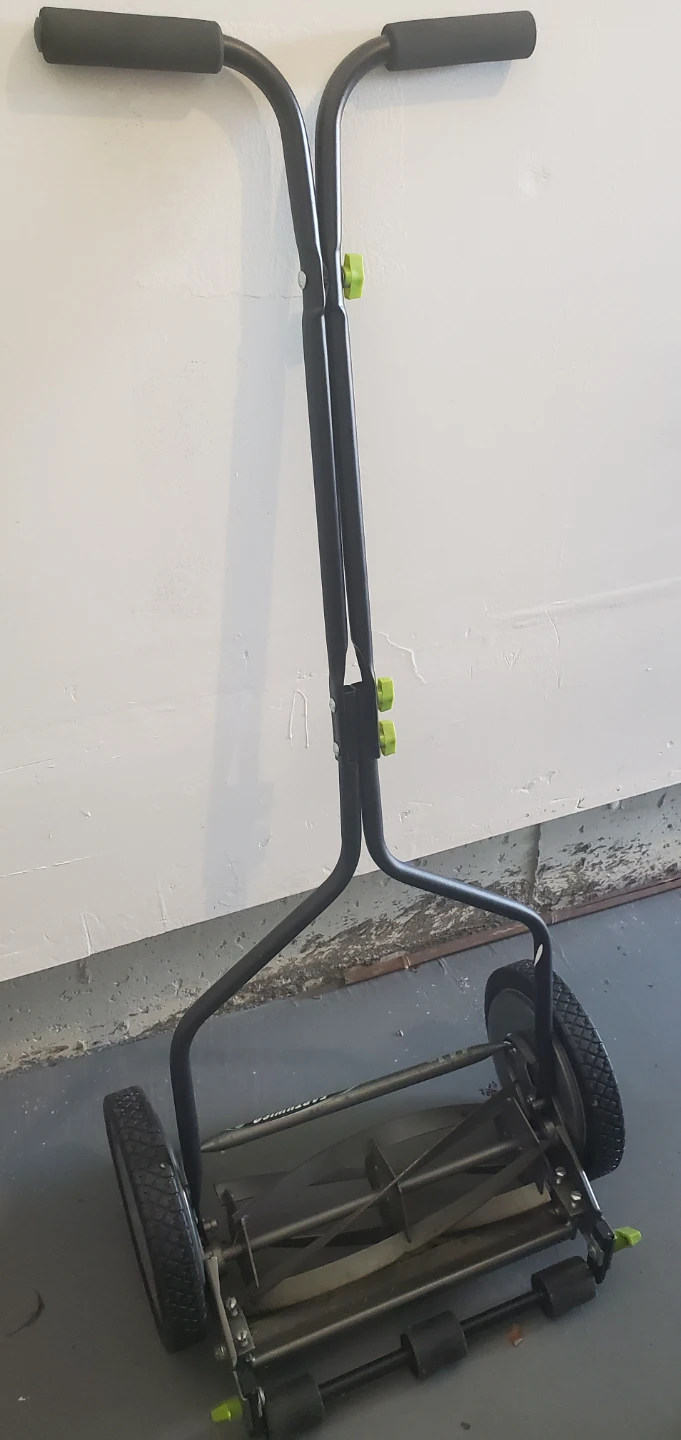 Earthwise manual lawnmower
