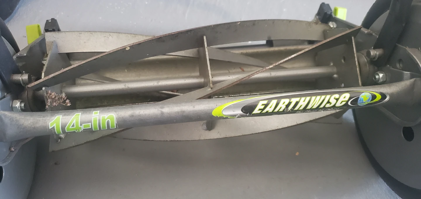 Earthwise manual lawnmower - photo 2